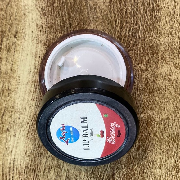 Dri-Shim Tibetan Herbal lip balm with different flavour - Picture 8 of 9